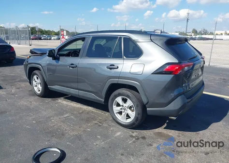 2021 Toyota Rav4 Xle z USA, uszkodzony, nr VIN 2T3W1RFV4MC138545